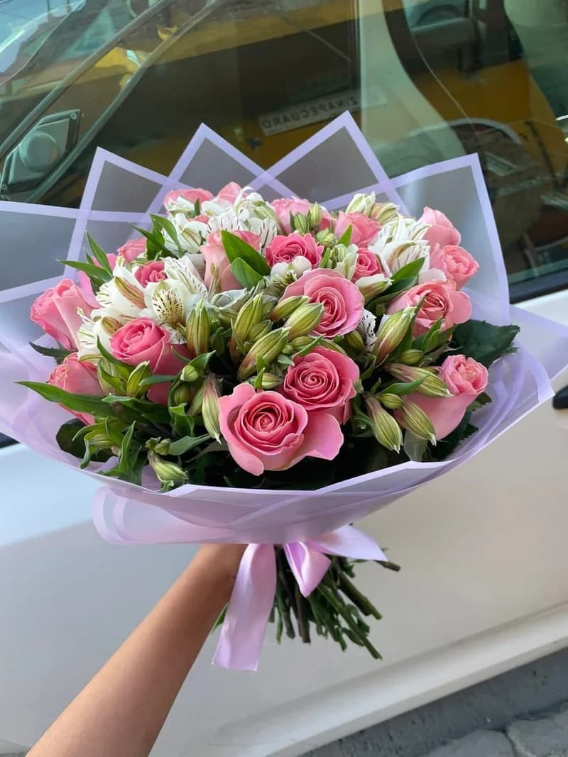 Ramo de decena de tulipanes